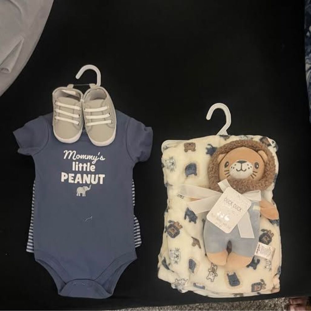 Baby boy clothe and blanket Size 6 - 9 Months